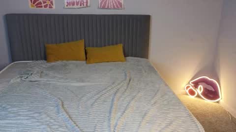 Snapshot of lovingwhisperr chatting on 03/13/26, 01:34 Erika online show from 03/13/26, 01:34