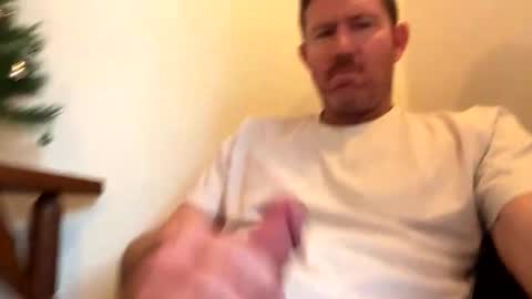 Snapshot of lovinreach chatting on 12/19/25, 04:47 lovinreach online show from 12/19/25, 04:47