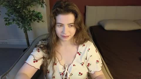Snapshot of lovvingwhisperr chatting on 05/06/26, 01:14 Erika online show from 05/06/26, 01:14