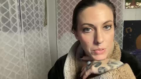 Snapshot of loxlust chatting on 12/06/24, 08:37 Lox online show from 12/06/24, 08:37