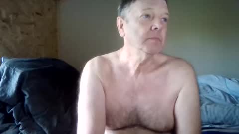 Snapshot of lu485947452685193669 chatting on 04/19/26, 12:15 lu485947452685193669 online show from 04/19/26, 12:15