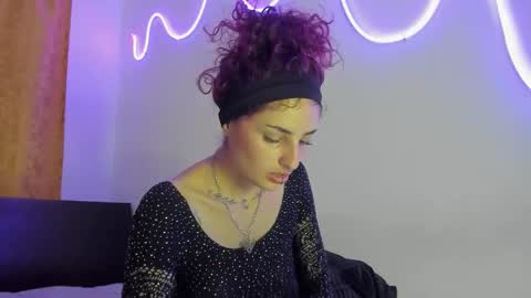 Snapshot of luaar_moon chatting on 01/08/26, 01:08 Jenn online show from 01/08/26, 01:08