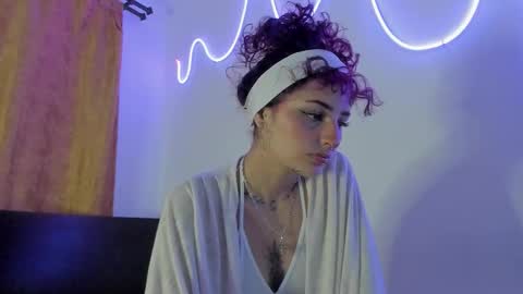 Snapshot of luaar_moon chatting on 01/13/26, 12:05 Jenn online show from 01/13/26, 12:05