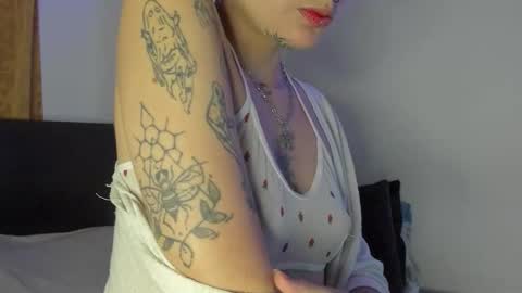 Snapshot of luaar_moon chatting on 01/14/26, 12:05 Jenn online show from 01/14/26, 12:05