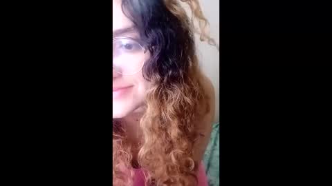Snapshot of luana363 chatting on 04/27/26, 01:47 luana363 online show from 04/27/26, 01:47