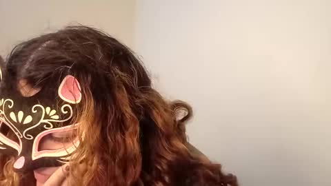 luanapowerful online show from 10/25/25, 05:04