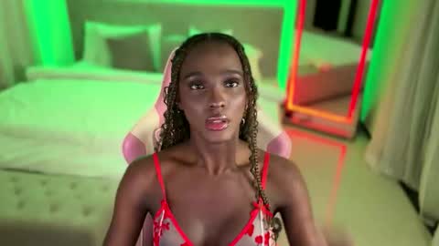 Snapshot of luanarisque chatting on 12/23/25, 08:23 IG luana orq online show from 12/23/25, 08:23