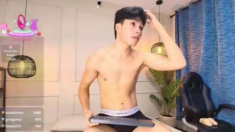 lUAN online show from 11/17/25, 07:41