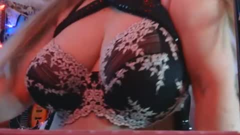 Snapshot of luanna837 chatting on 06/14/26, 02:24 luanna837 online show from 06/14/26, 02:24