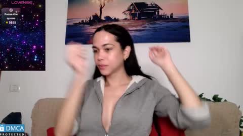 luara_ online show from 11/17/25, 08:53