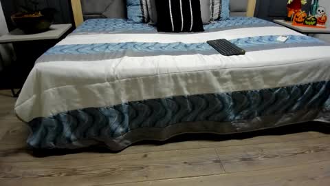 luca_morettii online show from 10/22/25, 12:05