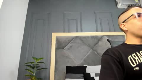 luca_morettii online show from 10/31/25, 12:06