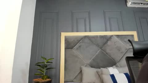 luca_morettii online show from 11/08/25, 12:05