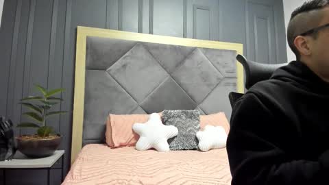 luca_morettii online show from 11/30/25, 12:42