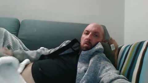 Snapshot of lucabeech88 chatting on 12/25/24, 04:00 Luca online show from 12/25/24, 04:00