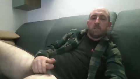 Snapshot of lucabeech88 chatting on 10/26/25, 06:25 Luca online show from 10/26/25, 06:25