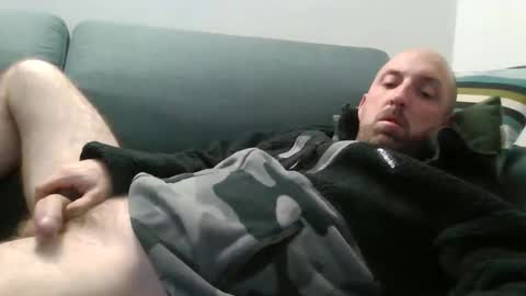 Snapshot of lucabeech88 chatting on 11/23/25, 07:13 Luca online show from 11/23/25, 07:13