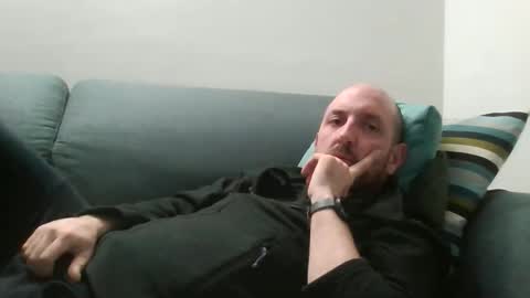 Snapshot of lucabeech88 chatting on 12/14/25, 08:02 Luca online show from 12/14/25, 08:02