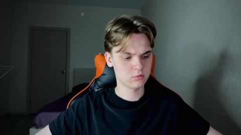 Snapshot of lucas_dany chatting on 03/09/25, 02:18 Lucas Gill online show from 03/09/25, 02:18