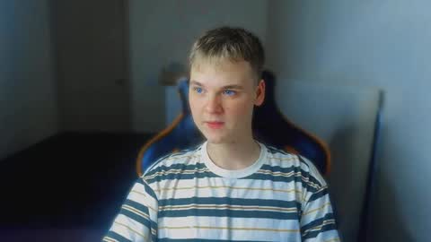 Snapshot of lucas_dany chatting on 09/19/25, 02:24 Lucas Gill online show from 09/19/25, 02:24