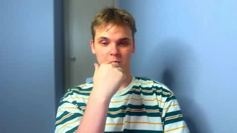 Snapshot of lucas_dany chatting on 10/19/25, 10:43 Lucas Gill online show from 10/19/25, 10:43