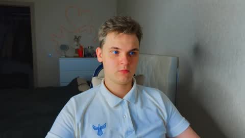 Snapshot of lucas_dany chatting on 12/14/25, 04:01 Lucas Gill online show from 12/14/25, 04:01