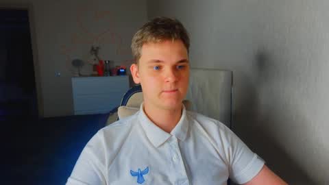 Snapshot of lucas_dany chatting on 12/15/25, 05:23 Lucas Gill online show from 12/15/25, 05:23