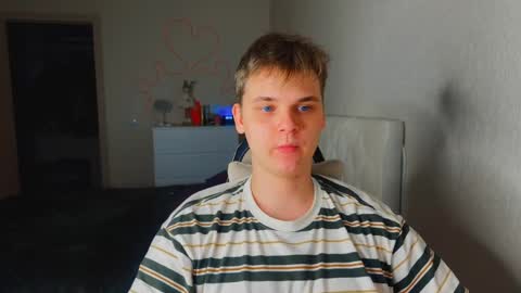 Snapshot of lucas_dany chatting on 12/22/25, 04:59 Lucas Gill online show from 12/22/25, 04:59