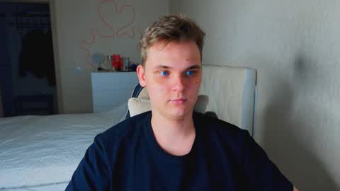 Snapshot of lucas_dany chatting on 01/10/26, 04:31 Lucas Gill online show from 01/10/26, 04:31