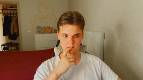 Snapshot of lucas_dany chatting on 03/26/26, 01:28 Lucas Gill online show from 03/26/26, 01:28