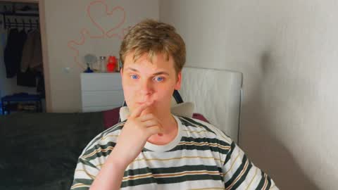 Snapshot of lucas_dany chatting on 04/03/26, 01:20 Lucas Gill online show from 04/03/26, 01:20