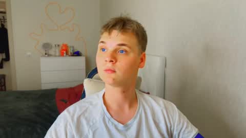 Snapshot of lucas_dany chatting on 05/15/26, 12:12 Lucas Gill online show from 05/15/26, 12:12