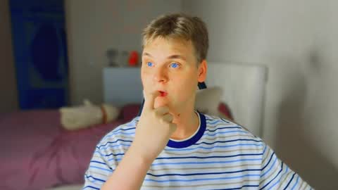 Snapshot of lucas_dany chatting on 05/24/26, 10:15 Lucas Gill online show from 05/24/26, 10:15