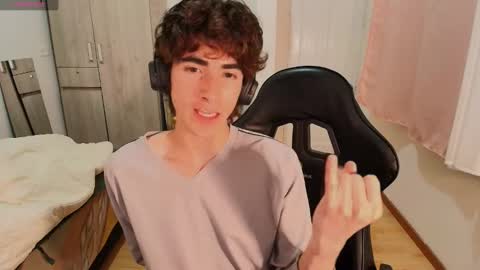 lucas_xo online show from 09/13/25, 04:23