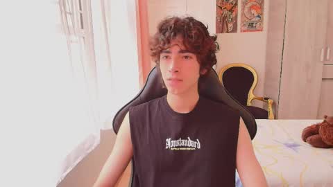 lucas_xo online show from 10/20/25, 03:56