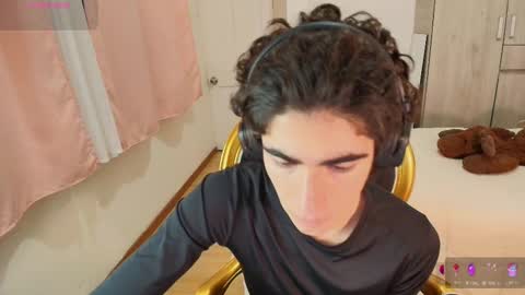lucas_xo online show from 11/12/25, 12:44