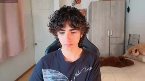lucas_xo online show from 12/18/25, 01:55