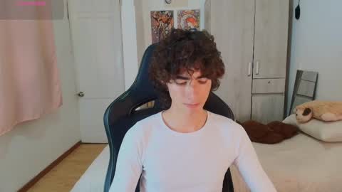 lucas_xo online show from 12/20/25, 05:03