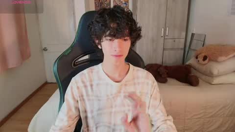 Snapshot of lucas_xo chatting on 04/29/26, 02:26 lucas_xo online show from 04/29/26, 02:26