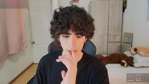Snapshot of lucas_xo chatting on 05/21/26, 03:35 lucas_xo online show from 05/21/26, 03:35
