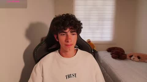 Snapshot of lucas_xo chatting on 06/19/26, 10:46 lucas_xo online show from 06/19/26, 10:46