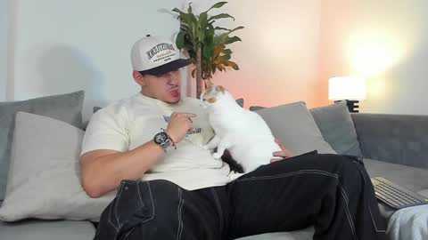 Snapshot of lucasanto_ chatting on 01/15/25, 04:36 LUCA SANTOS online show from 01/15/25, 04:36