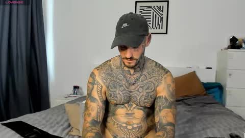 Snapshot of lucasexclusive chatting on 11/16/25, 05:24 lucasexclusive online show from 11/16/25, 05:24