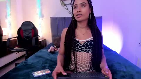 Snapshot of lucerop_ chatting on 04/19/26, 03:28 Lucero online show from 04/19/26, 03:28