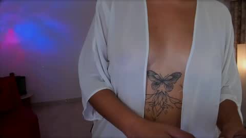 Snapshot of lucia_amores chatting on 04/22/26, 04:37 Luci online show from 04/22/26, 04:37
