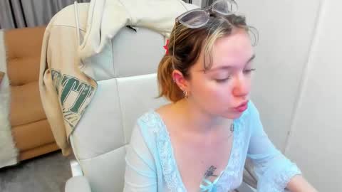 lucia_copper online show from 12/04/25, 12:03