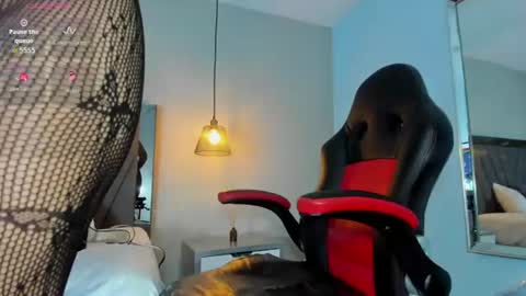 L u c i a  online show from 06/11/26, 12:32