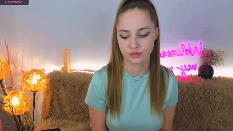 Snapshot of lucia_lucky chatting on 10/08/25, 11:46 Sindy online show from 10/08/25, 11:46