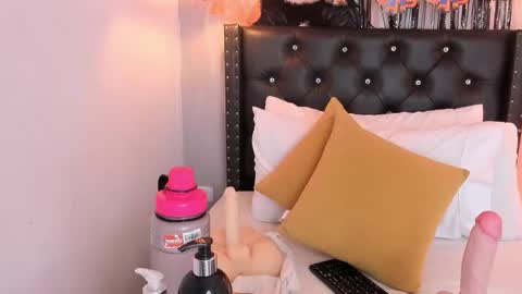 Lucia online show from 10/27/25, 07:18