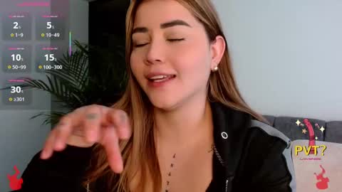 lucia star  online show from 10/13/25, 04:18